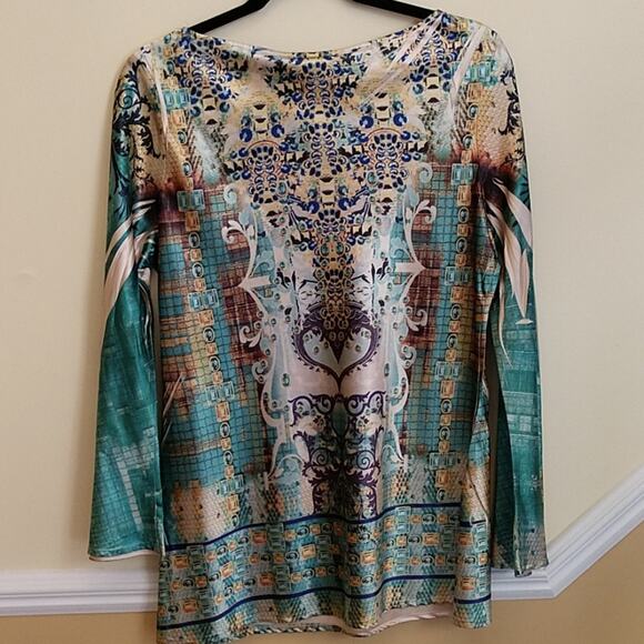 The Pyramid Collection Long Sleeve Silky Tunic size Medium - Picture 2 of 8
